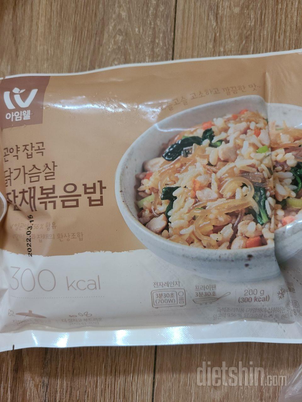 잡채랑 전주비빔 나눠서 먹는데
맛도