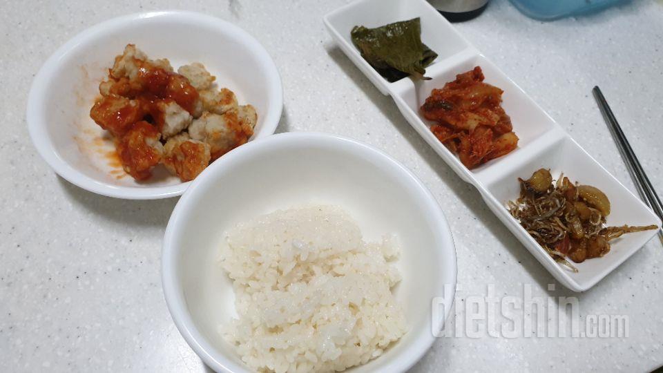 다들 짱맛있어용 사진은 양념볼이고 닭