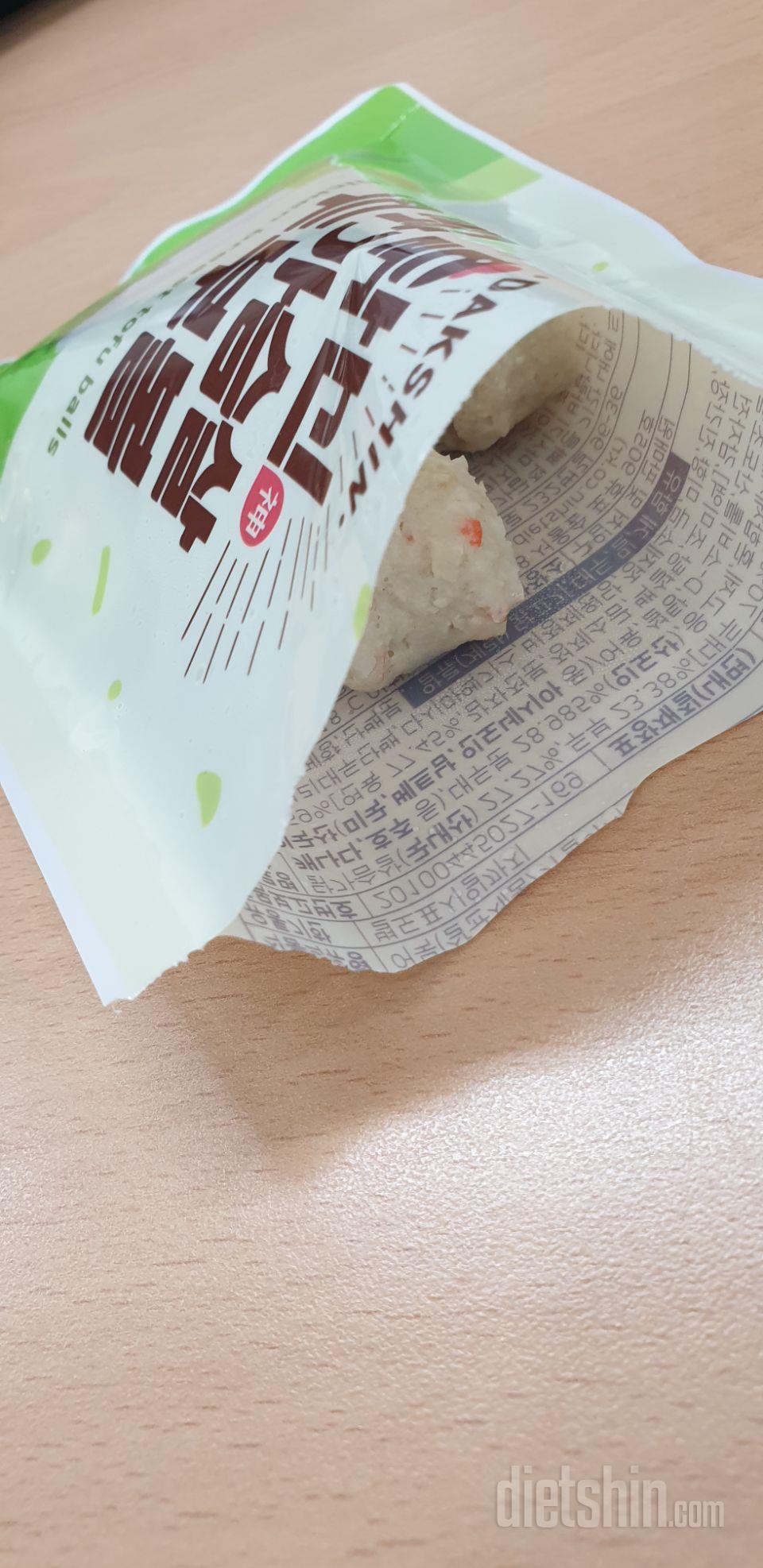 몰랐는데 어묵이었네요. 먹을만합니다!