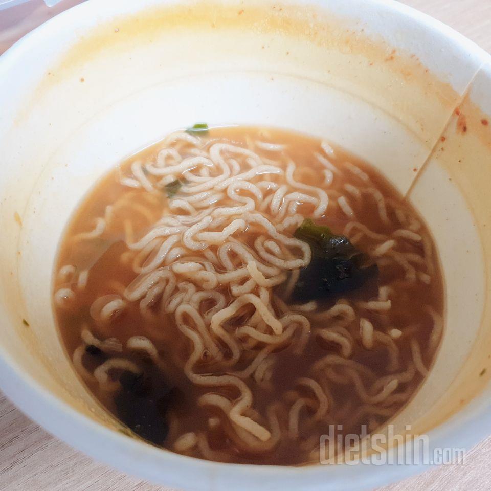 생각보단 맛있어요
면의 식감은 라면