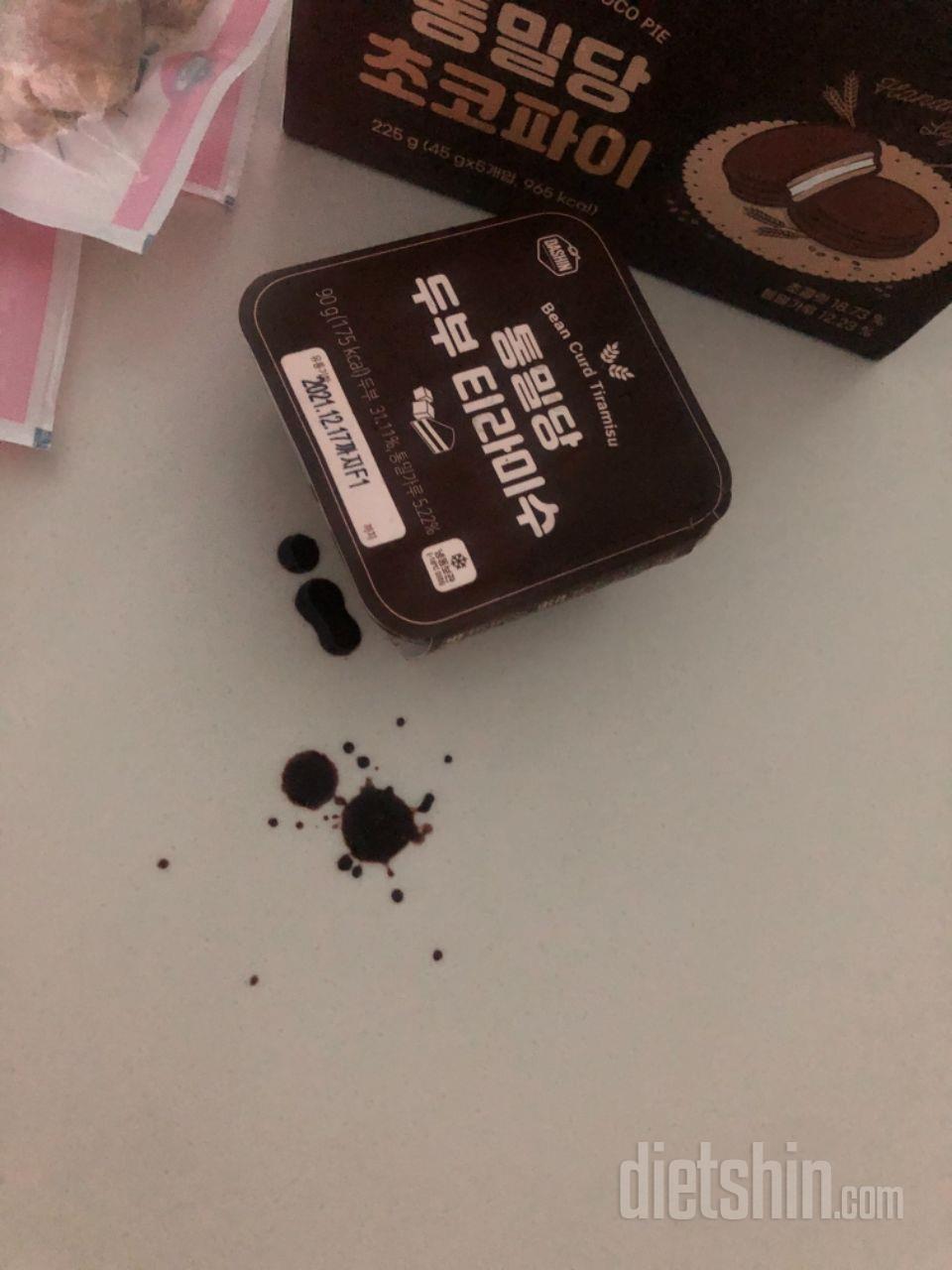 포장 밀봉이 잘 안된건지 뚜껑쪽에서