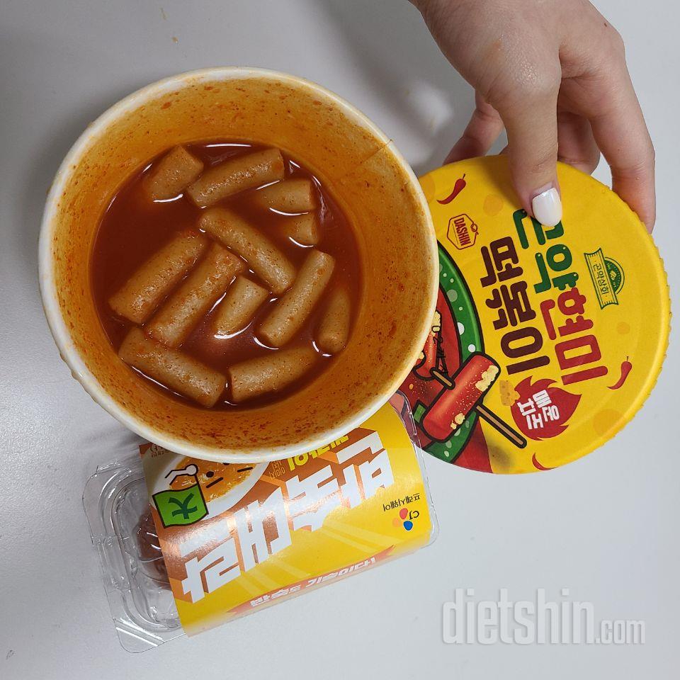 생각보다 매콤하고  맛있어요