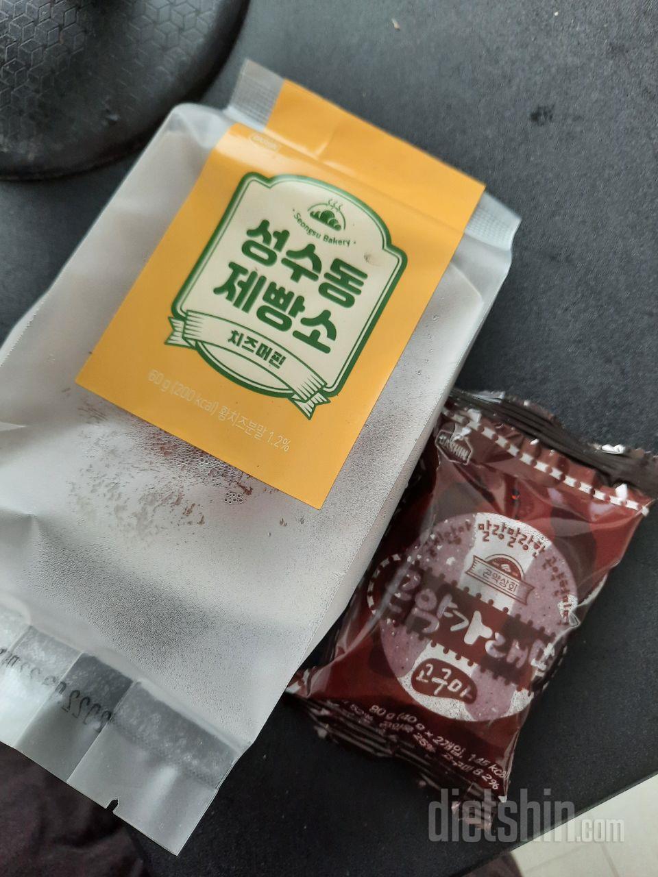 크기가 좀 작긴하지만 촉촉하고 맛있어