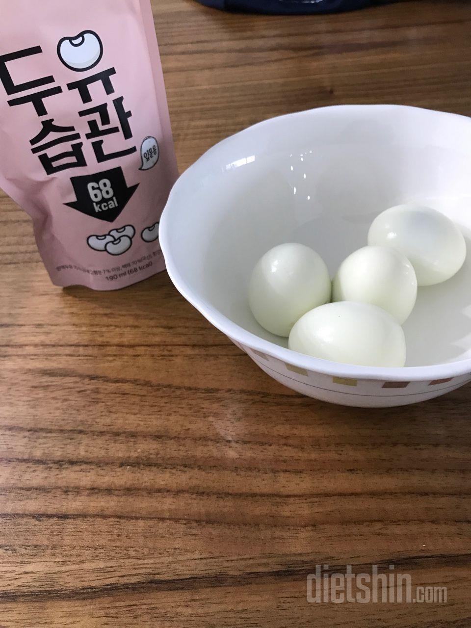 꽤 넉넉한 양이구요
콩국수 국물 마시