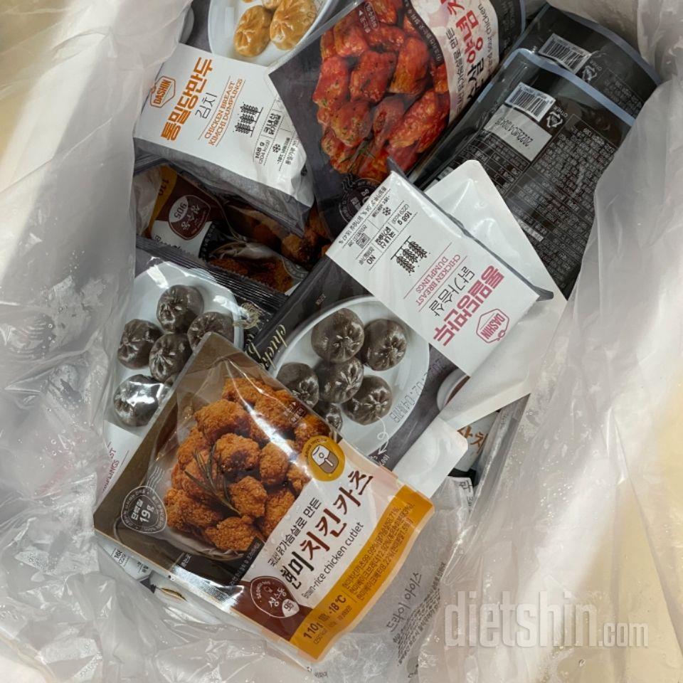 양념이랑 마늘치킨은 먹어봐서 맛있은