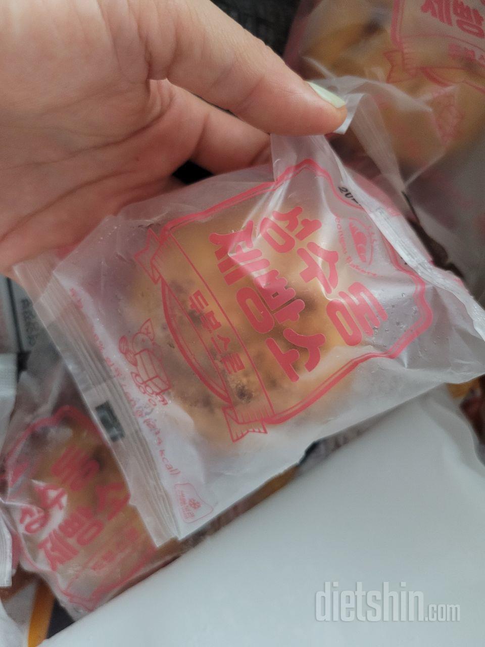 봤을 땐 많이 작아보이는데 막상 먹어
