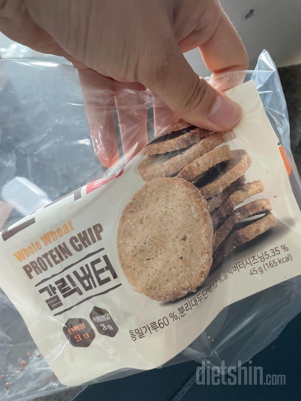 오자마자 갈릭버터 먼저 먹어봤는데
맛