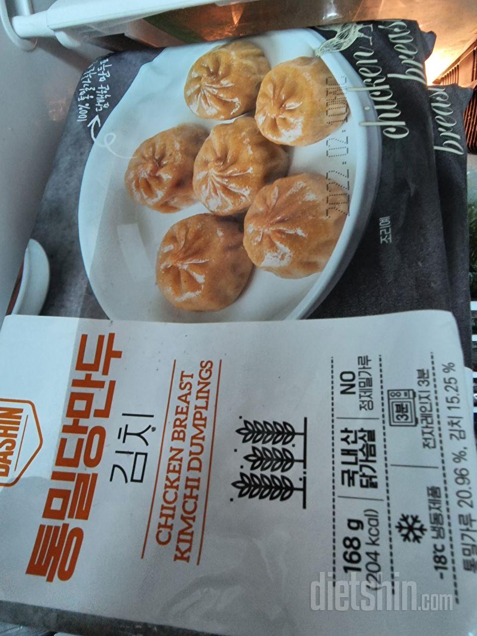 만두먹는 그촉촉함이없네요 좀 매워요~
