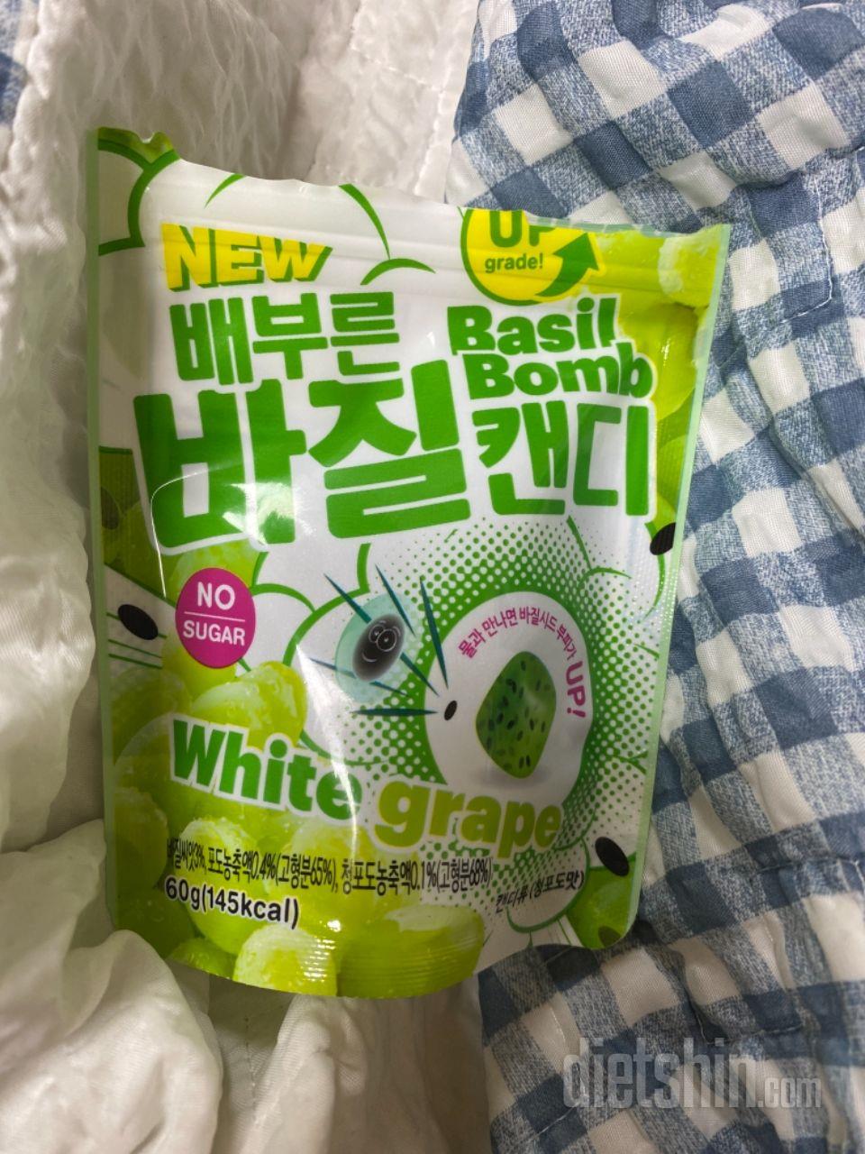 맛있어요 바질 씨앗도 씹는 재미 있어