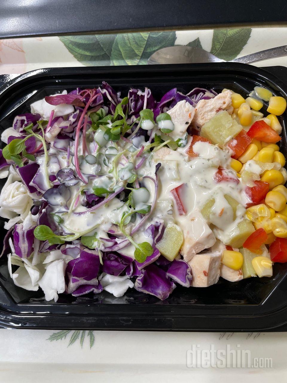 맛있어요 
소스가 샐러드랑 잘어울리네