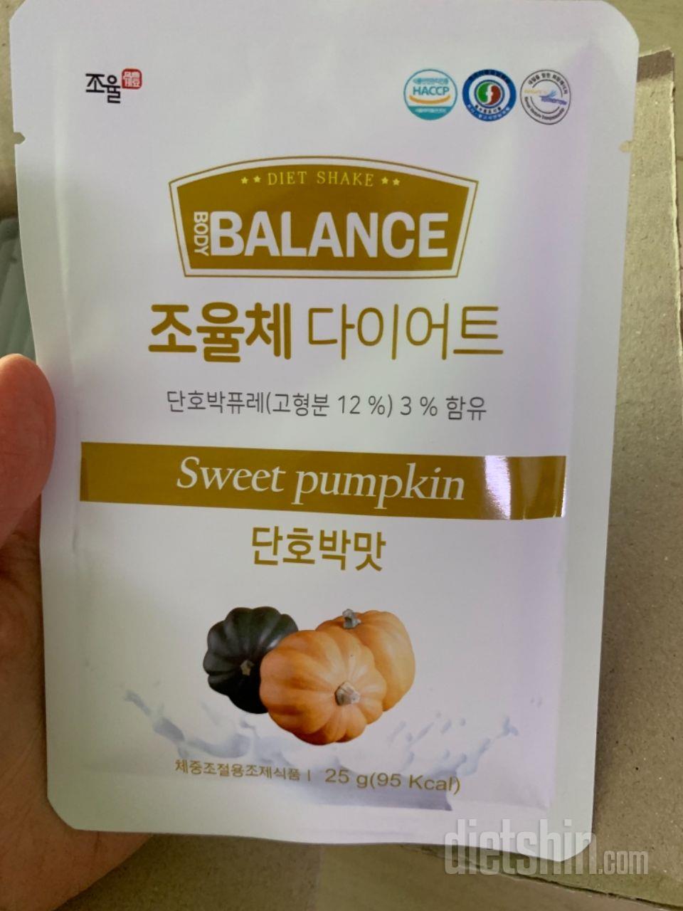 거의 맛별로 하나씩 시켰습니다.
하나