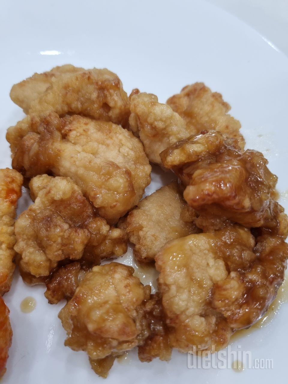 양념치킨이맛있어서믿고시켜봤어요^^
아