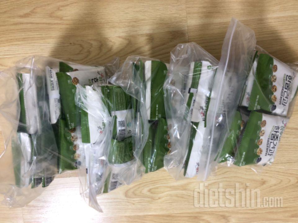 떨어지는 대로 주문해 먹고 있습니다.