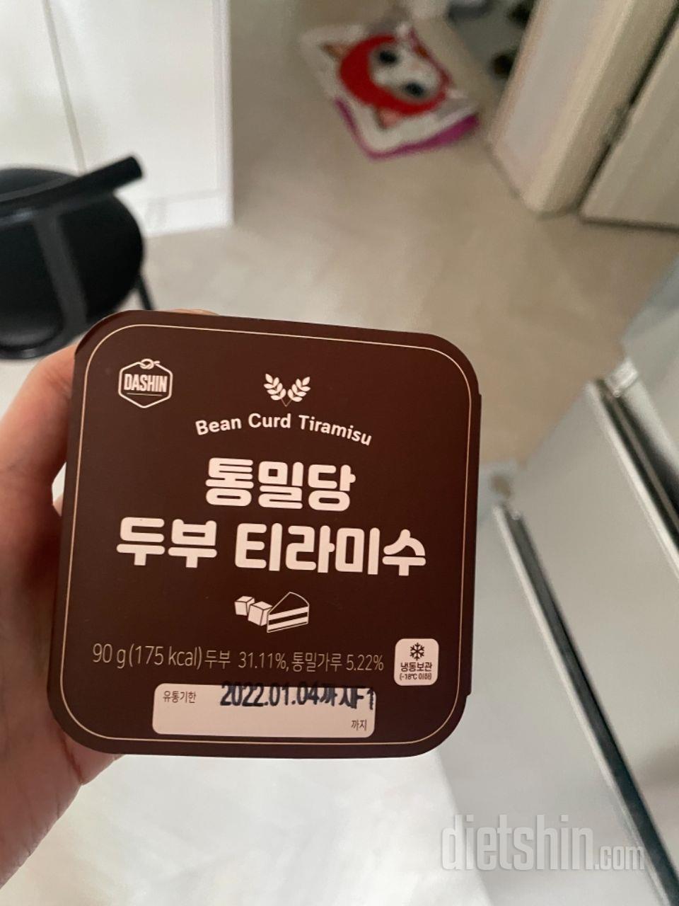 그냥
티라미슈가 당연히 더 맛있고 먹