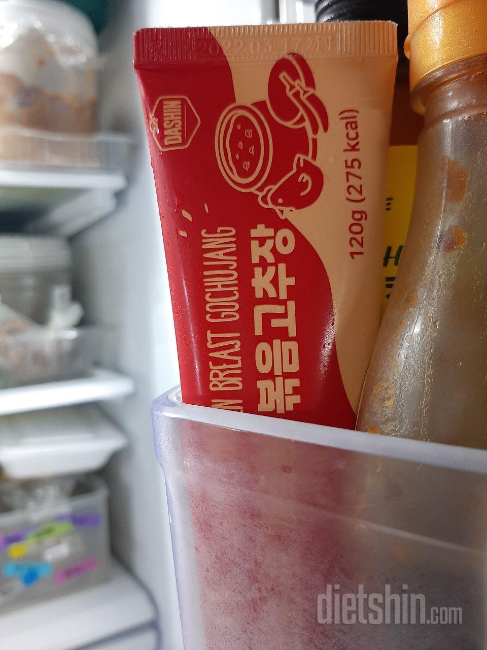 간편하고 맛있네요
냉장고에 한자리 차