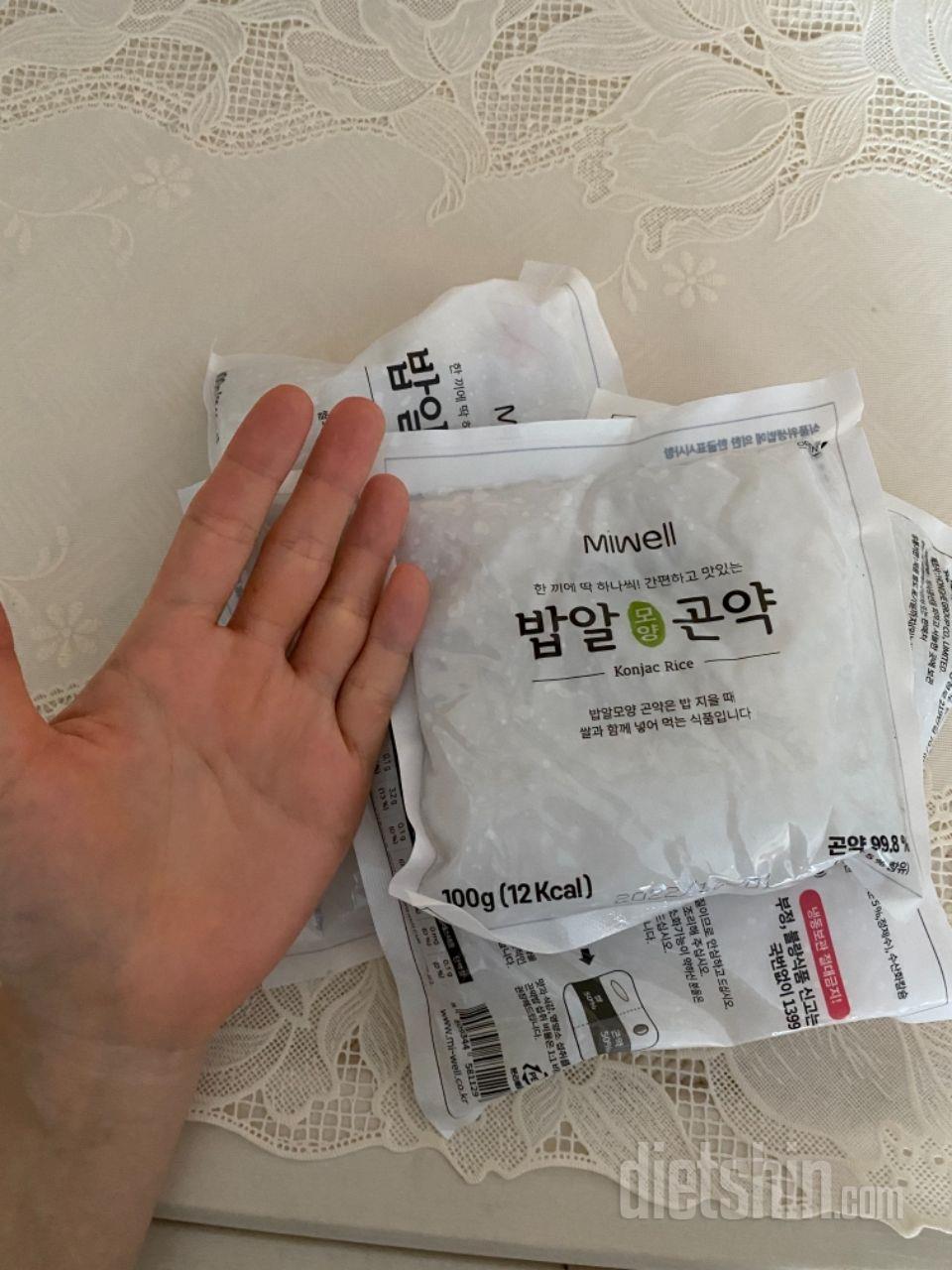 100g이라 그냥 한끼 용
택배상자