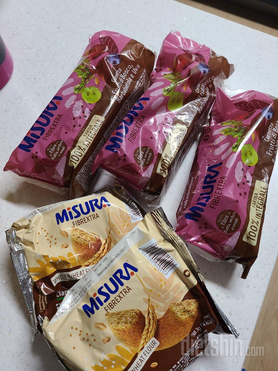 너무 맛있어요!! 다이어트중인데
빵을