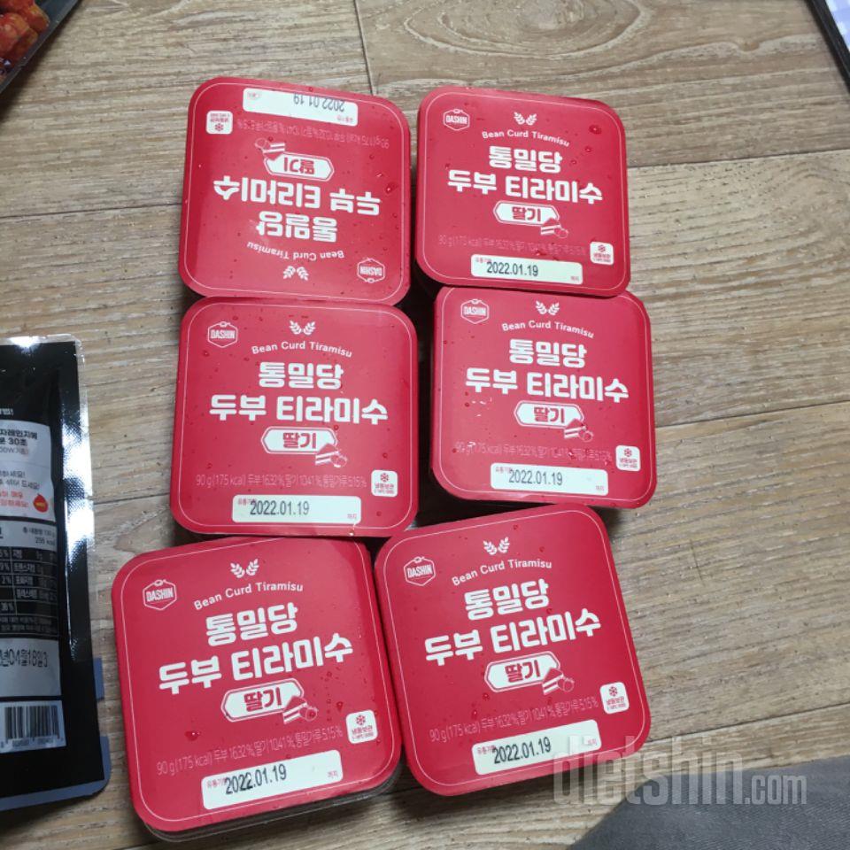 딸기가 더 맛있는거 같아요