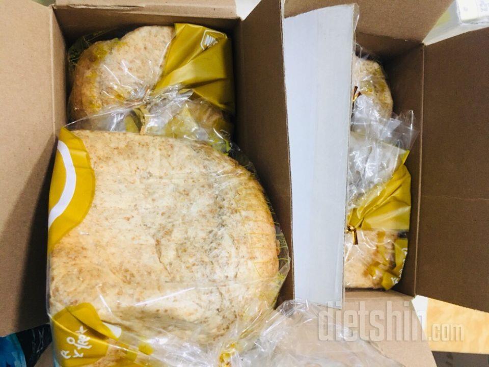 원래 먹던거에요~ 박스에 담겨와서 아