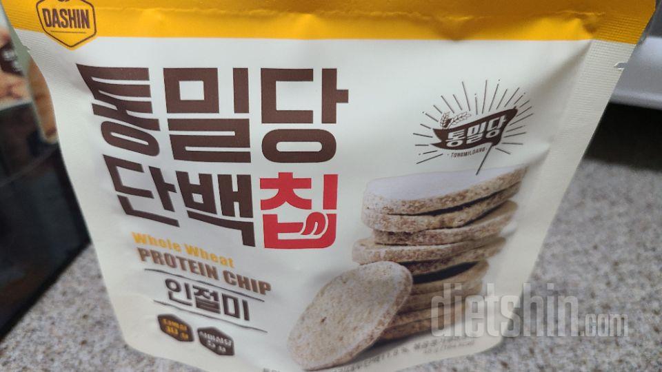 너츠는 정말 담백하고 인절미는 고소하
