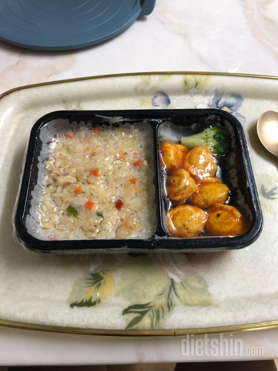 처음 시켜먹어봤는데 맛있어요! :)