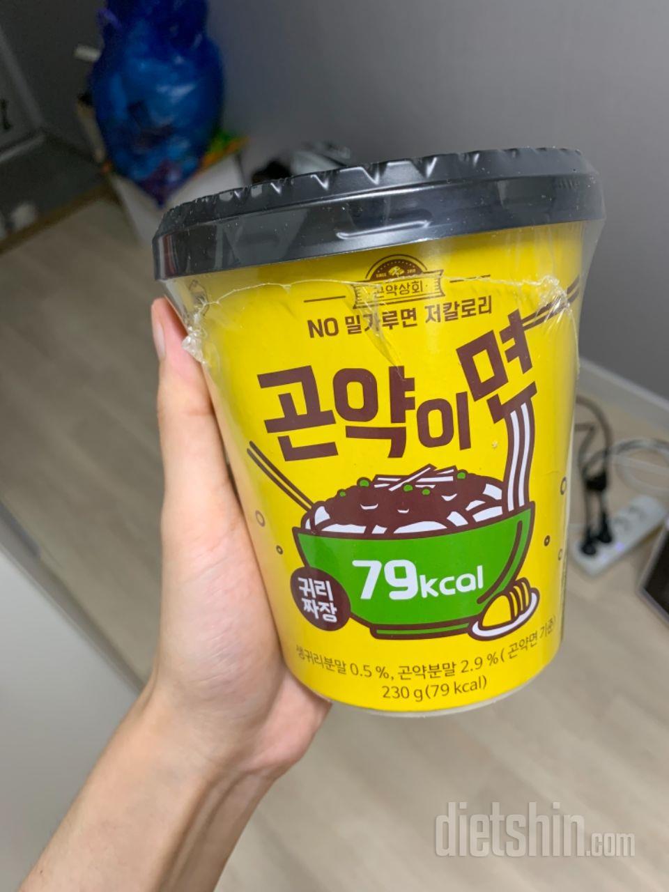 밀가루 없는 곤약면 짜장이라 샀어요
