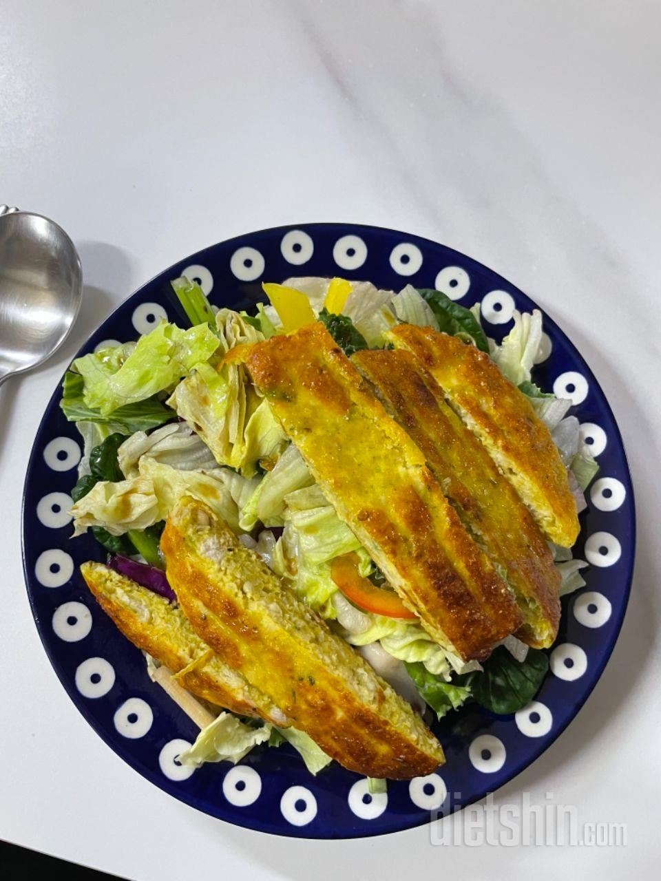 샐러드랑 같이먹었는데 맛있어서 살찔거