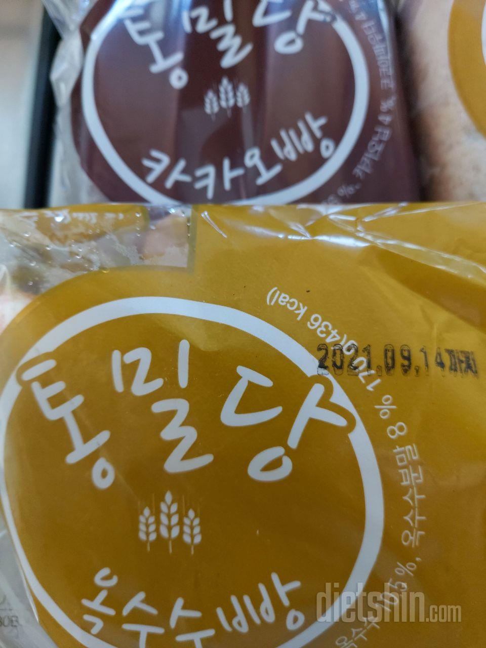 단백하고 든든한 빵이예요.