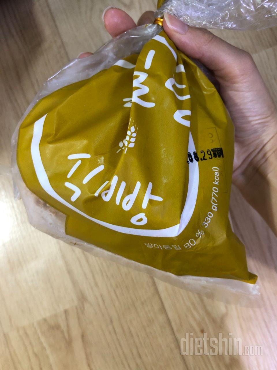 흰 식빵보다는 맛이 덜하지만 다이어트