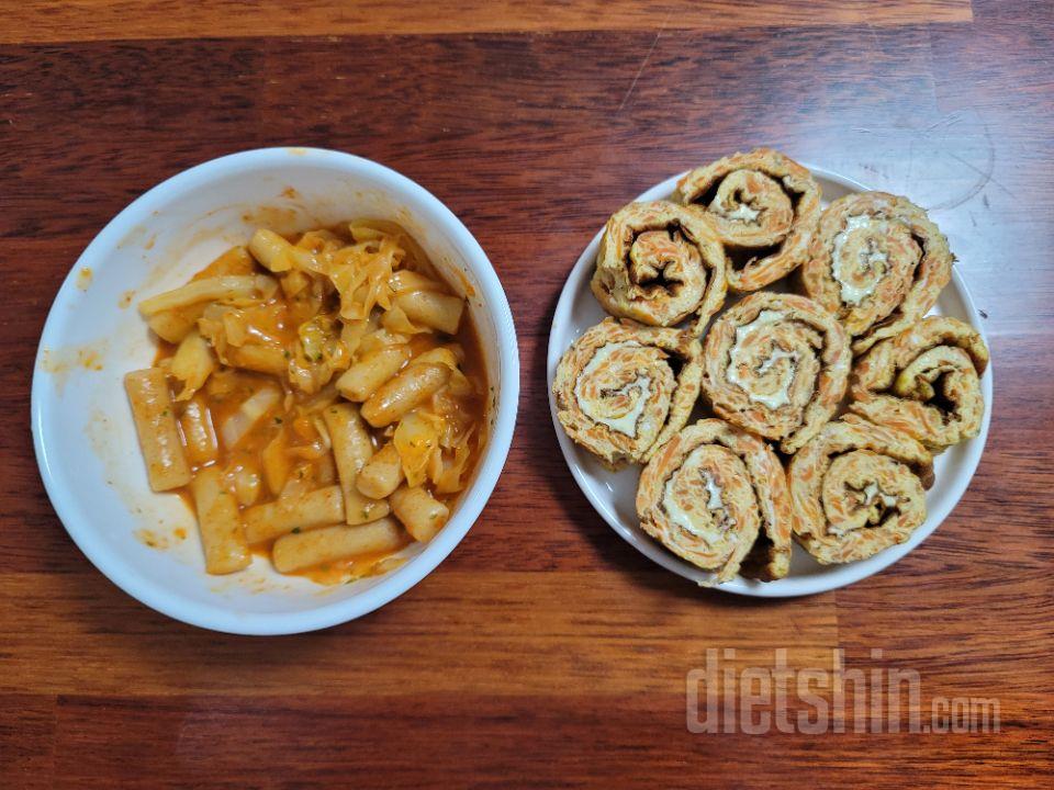 떡볶이보다 당연히 맛은 떨어지지만 
