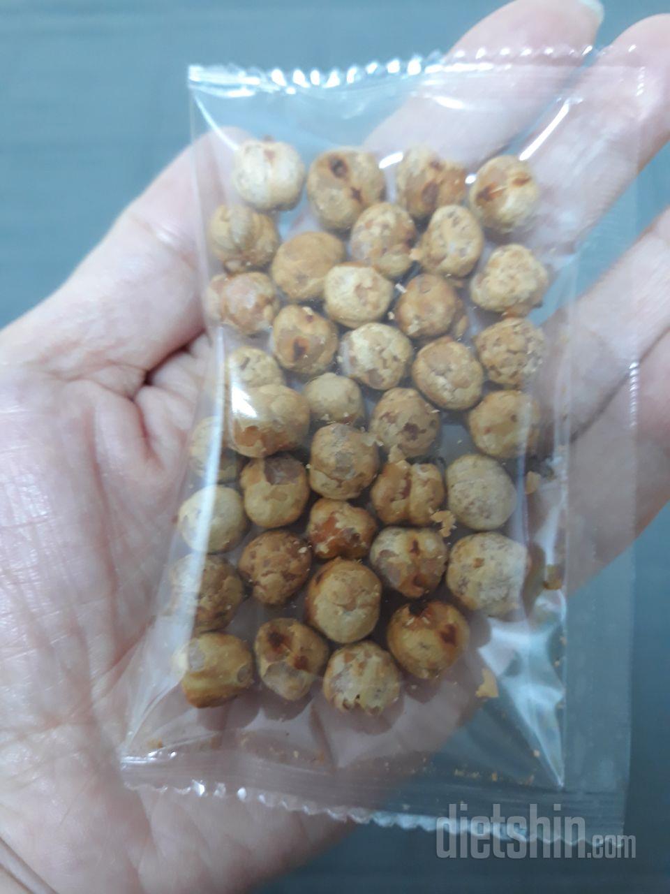 고소하고 담백한 맛입니다.
입이 심심