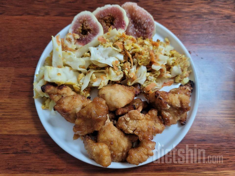 에프에 돌렸는데 소스 맛나요~ 
바삭