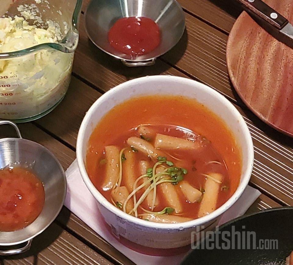 너무 맵지 않은 양념맛에 떡볶이 먹고