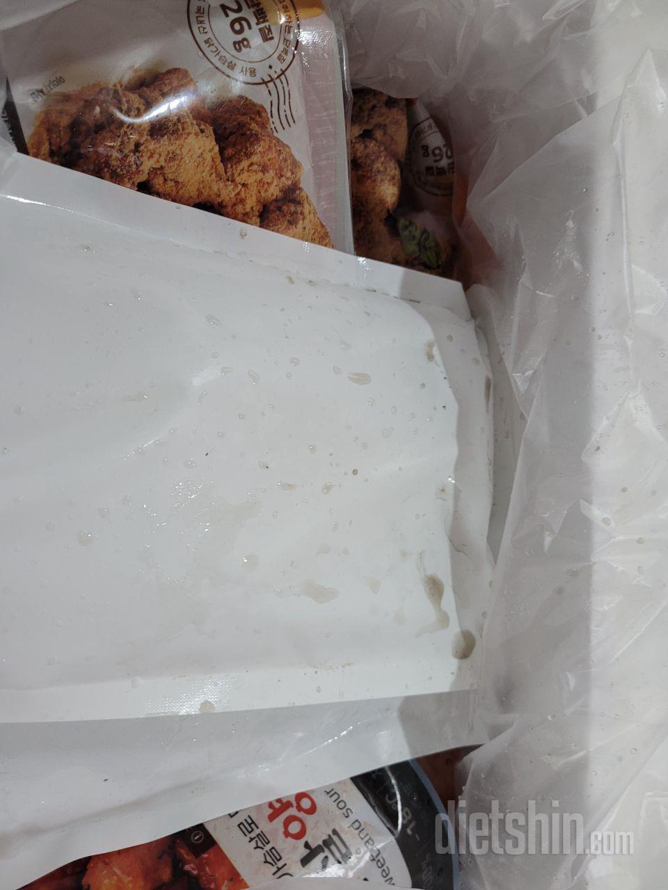 처음배송받고 상자열었는데 꾸정물이 잔