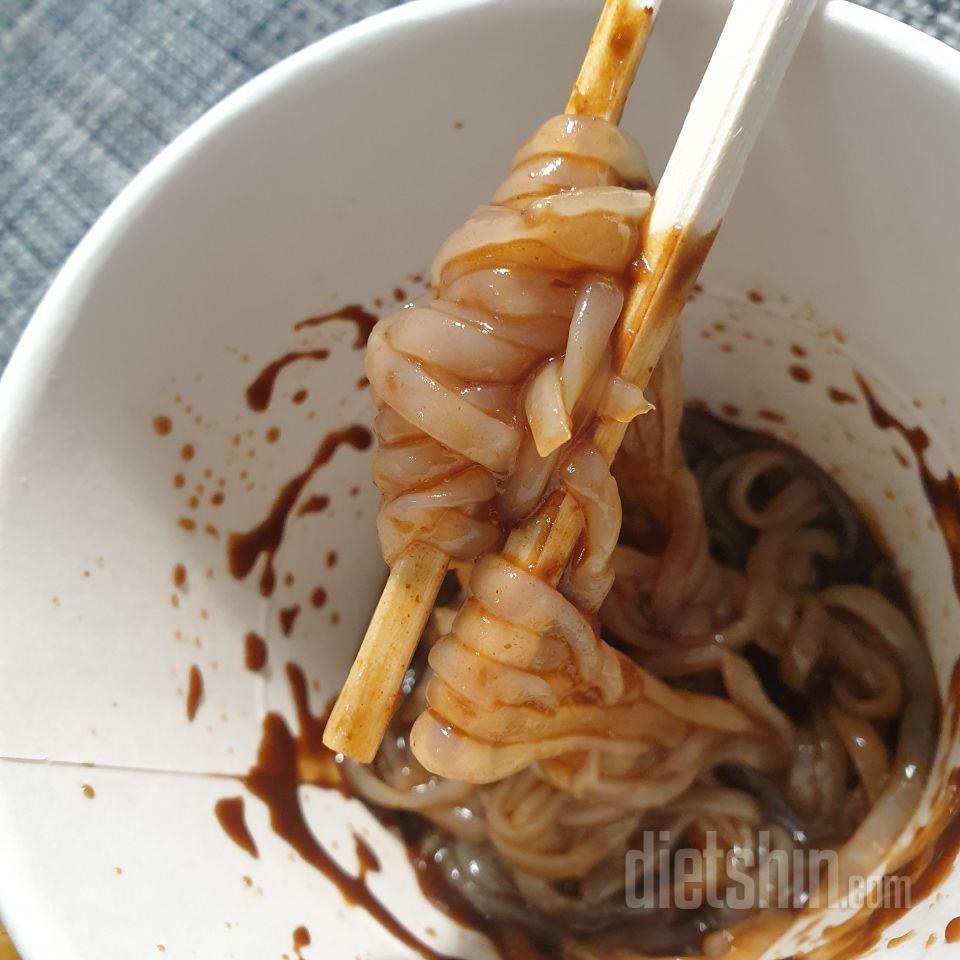 곤약이 면이다보니 수분기가 많은건 어