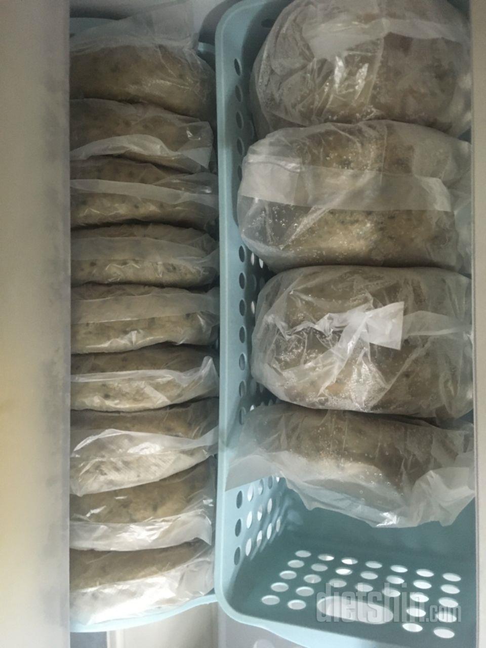 지난번에 여러 종류 빵 주문해서 먹어