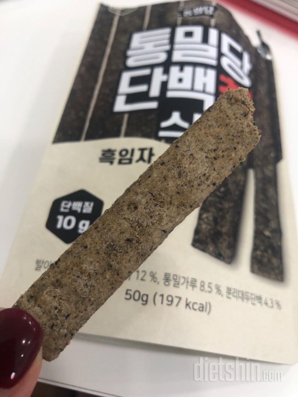출출할때 간단히 먹기도 좋고
꼬수워요