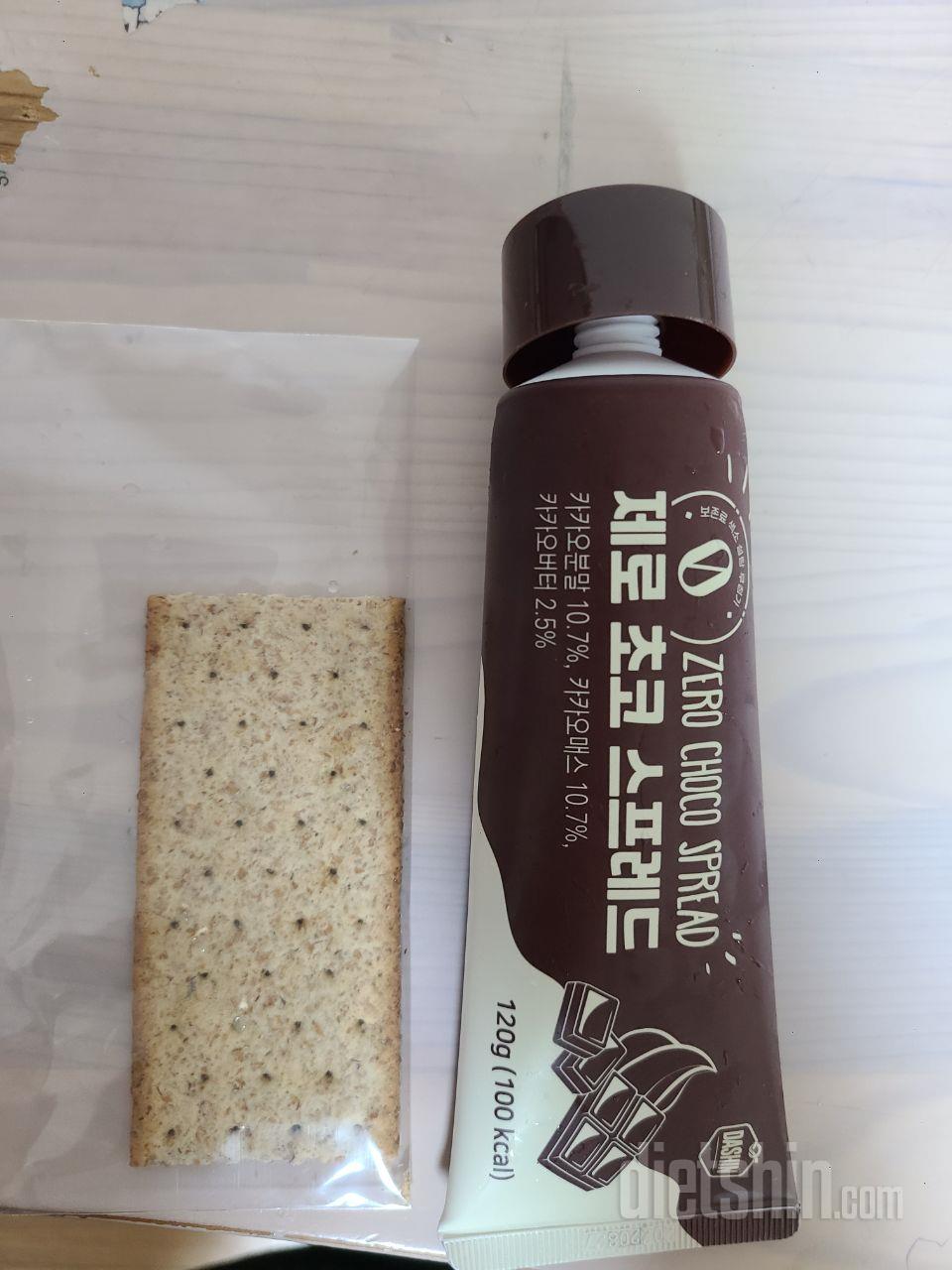 생각보다 꾸덕하진 않고 초코시럽같이