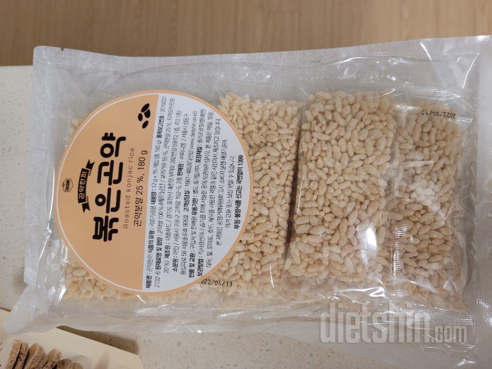 샐러드에 토핑으로 넣어 보려고 구매했