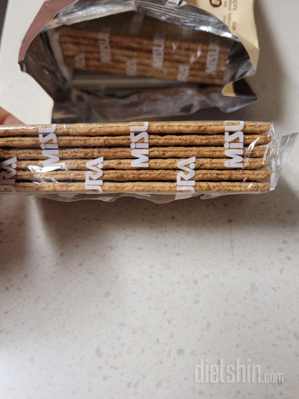 담백합니다. 직접 만든 요거트에 찍어