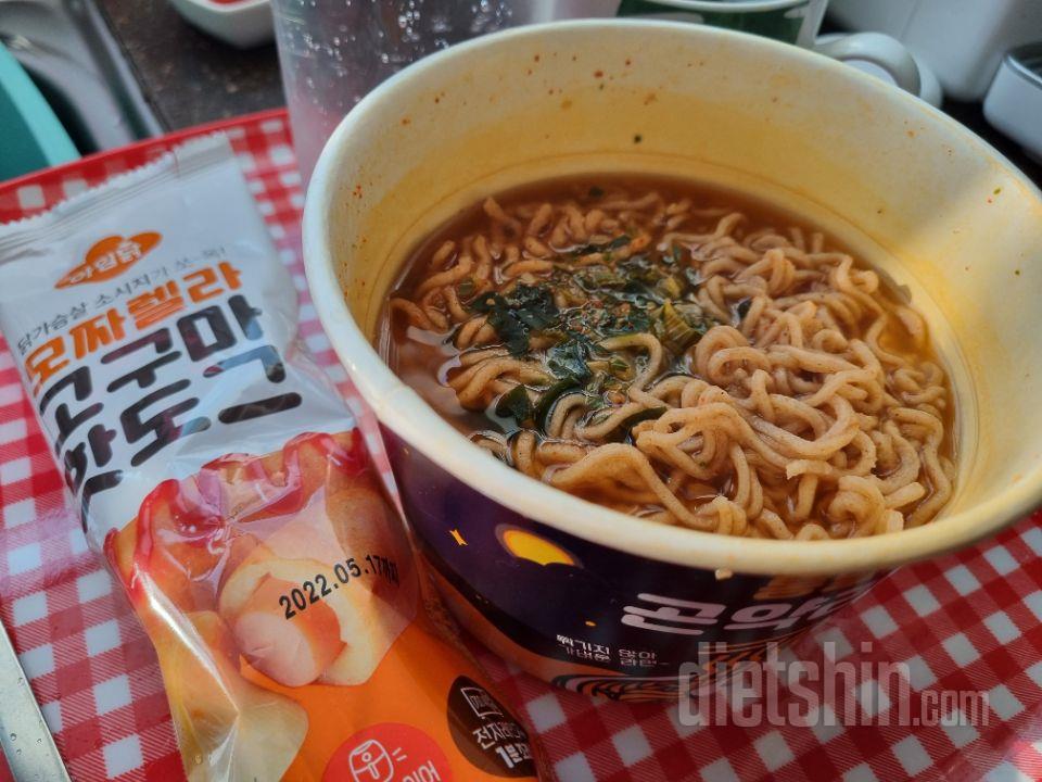 이거 진짜 맛있어요 빵도 소세지도 치