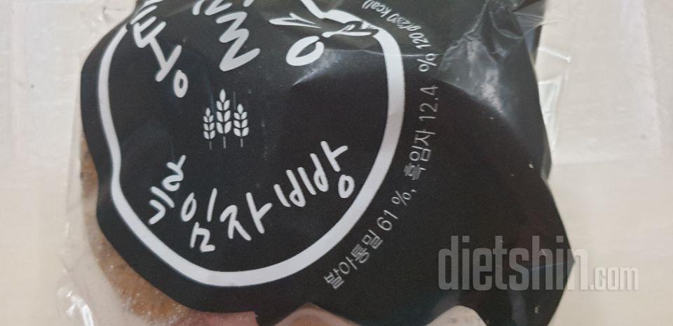 오븐에 살짝 구워서 먹으면 갓구운 빵