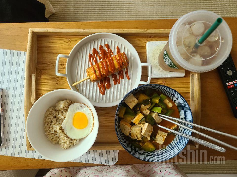 반찬으로 냠냠...
식감은 일반 어묵