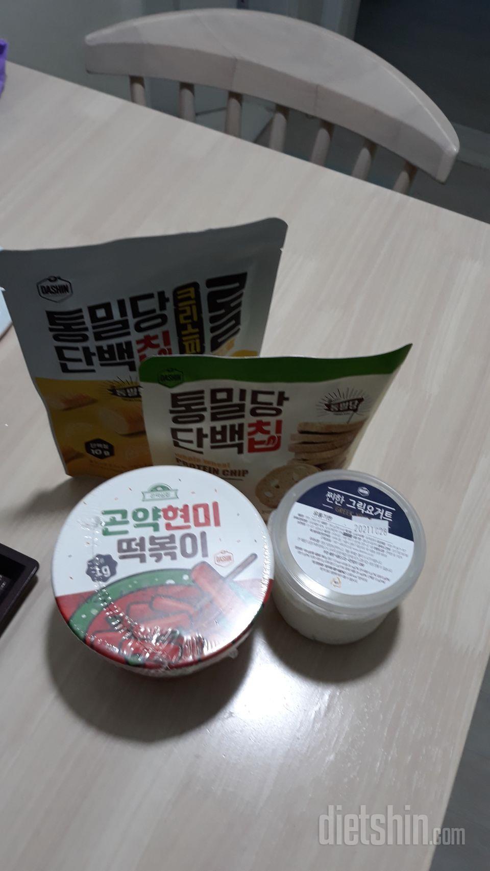 그릭이 꾸덕꾸덕 크림치즈 같고 맛있어