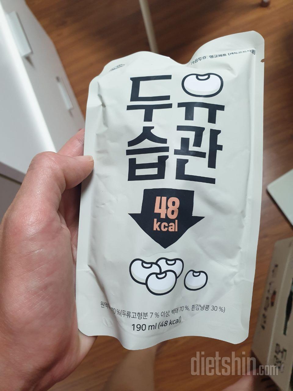 아침에 늘 먹는 두유입니다~ 안달고