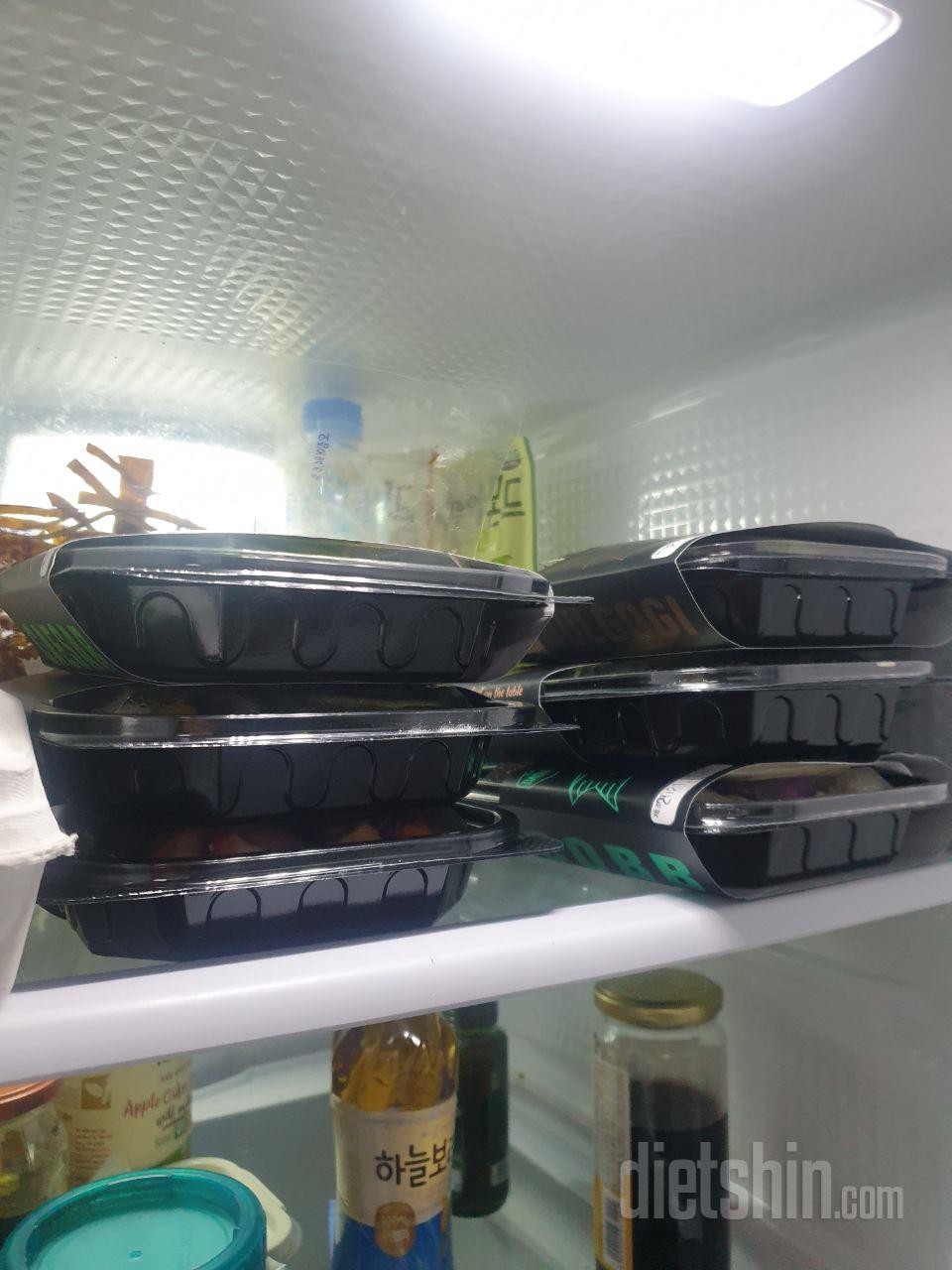 간편하고 소스도 샐러드도 달라 질리지