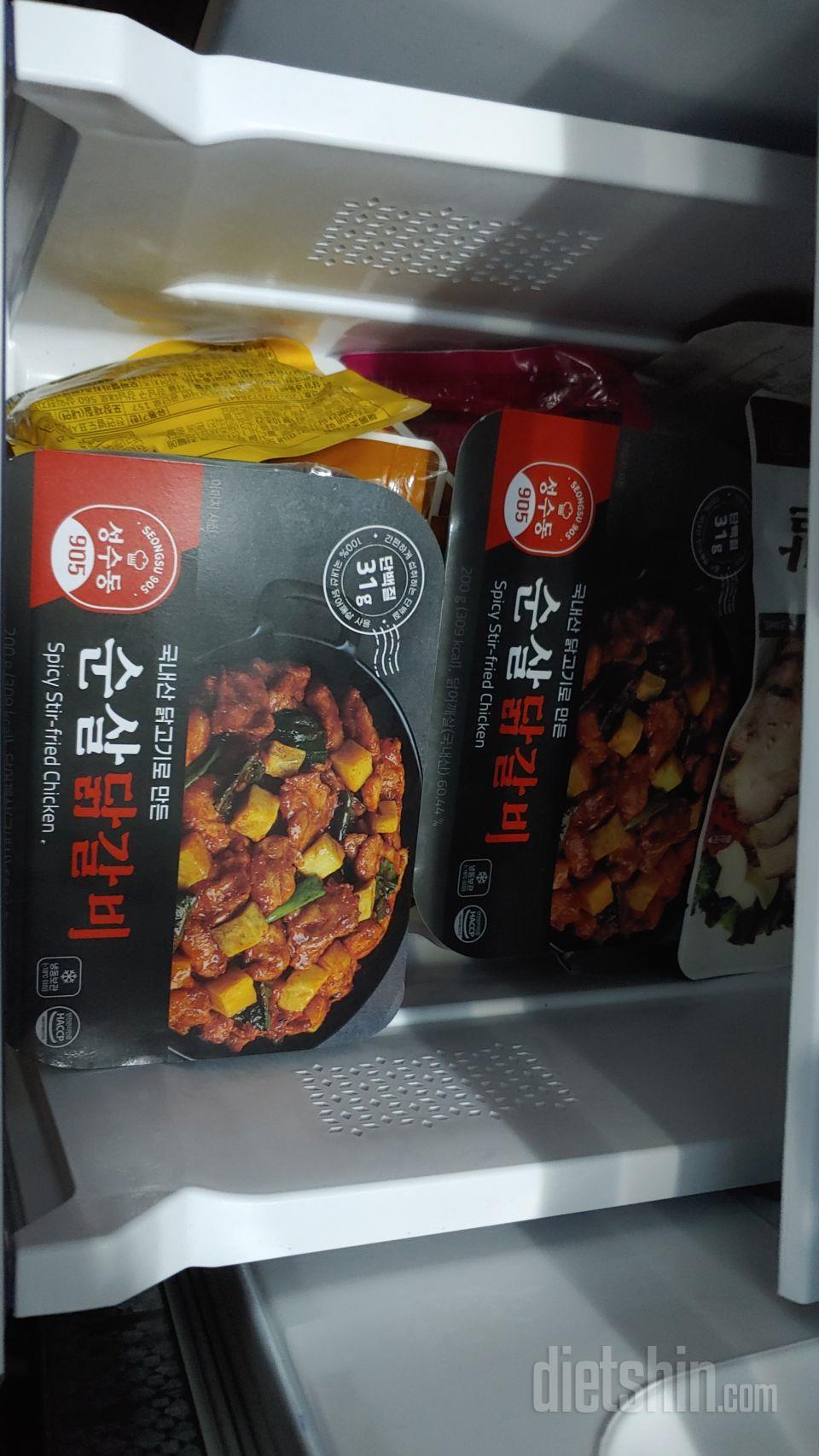 맛나요 먹을만 하고 좀 매워요.