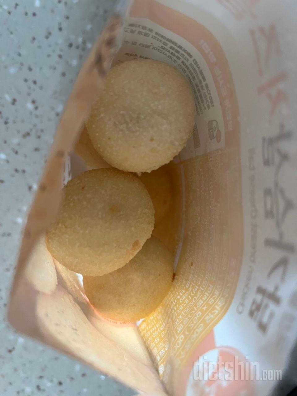 치즈볼이 떡같은식감으로 쫀득쫀득하고