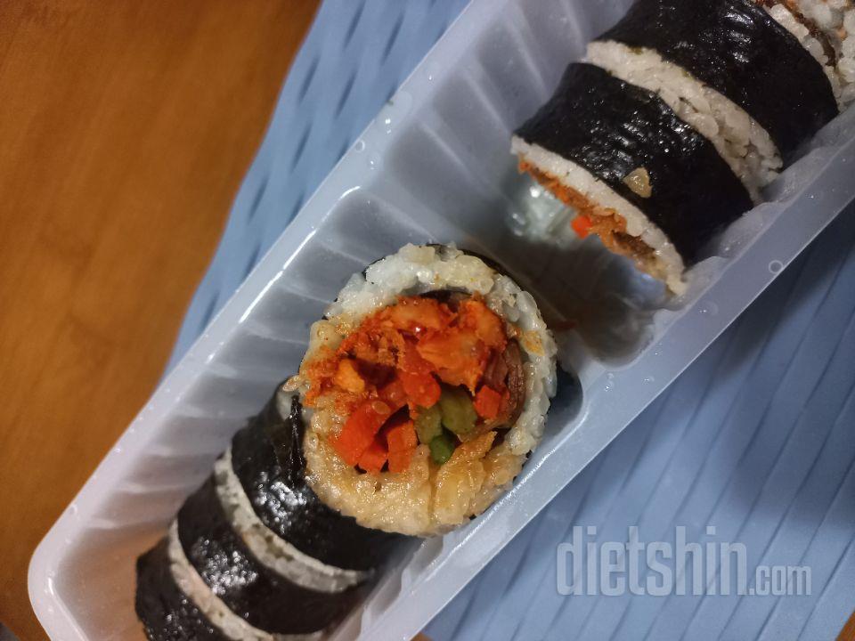 김밥 좋아해서 시켜봤는데 생각보다 포