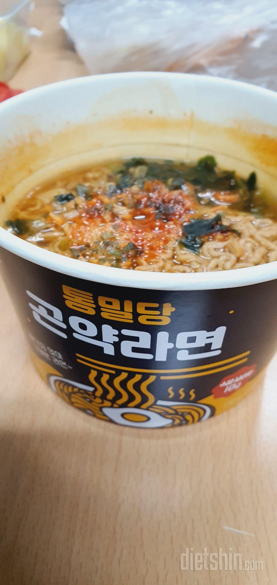 너구리 맛나요~~ 
괸춘 괸춘  면도